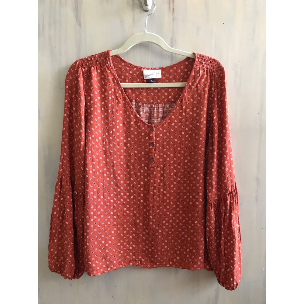 Universal Thread Women’s Shirt